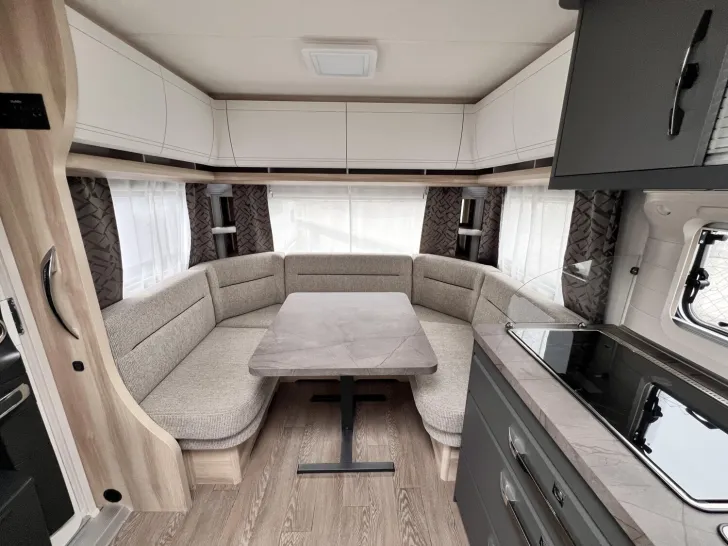 Fahrzeugbild Hobby De Luxe 460 UFe #3