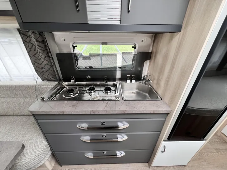Fahrzeugbild Hobby De Luxe 460 UFe #4
