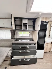 Fahrzeugbild Hobby De Luxe 460 UFe #5