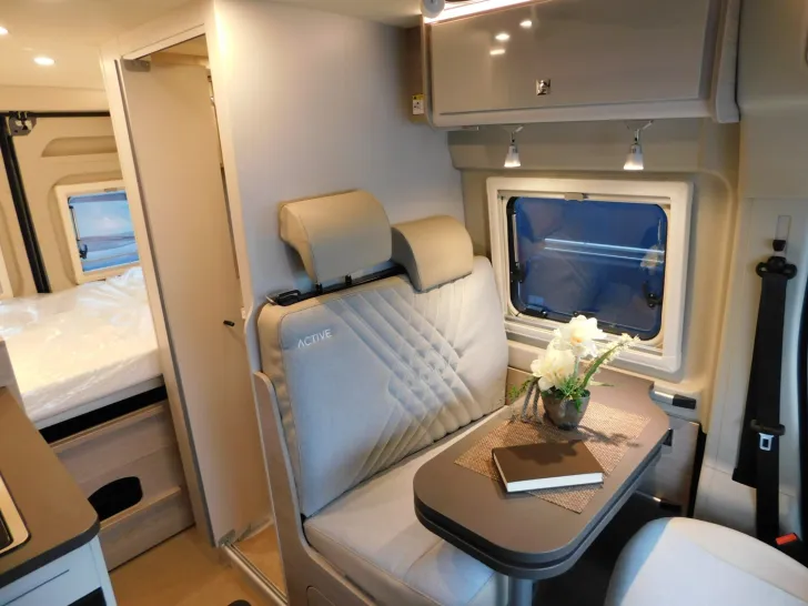 Fahrzeugbild Bürstner Campeo C 540 165 PS, Sitzheizung, Markise, AHK #9