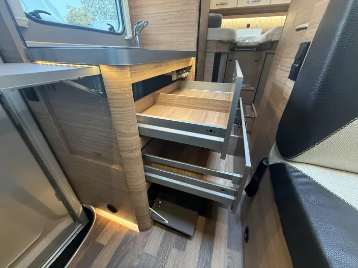 Fahrzeugbild Weinsberg CaraCompact EDITION PEPPER 600 MEG TV KLIMA NAVI #9
