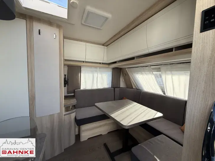 Fahrzeugbild Hobby De Luxe 460 LU 1500 KG #8