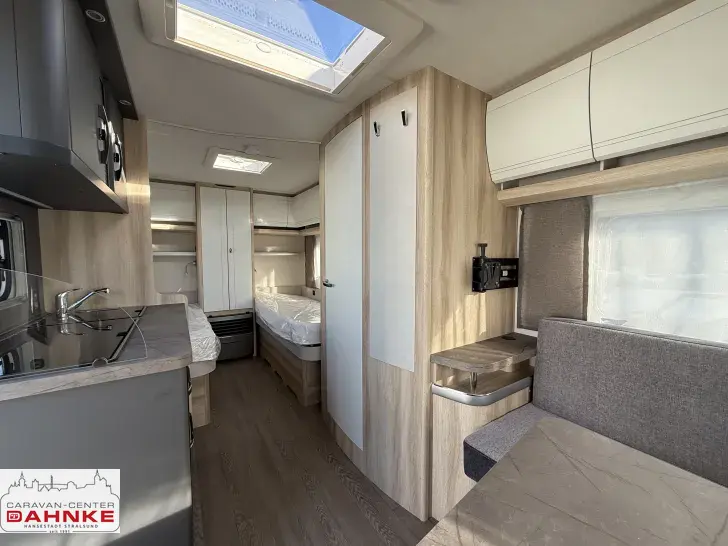 Fahrzeugbild Hobby De Luxe 460 LU 1500 KG #9