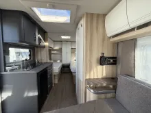 Fahrzeugbild Hobby De Luxe 460 LU 1500 KG #10