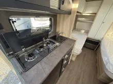 Fahrzeugbild Hobby De Luxe 460 LU 1500 KG #12