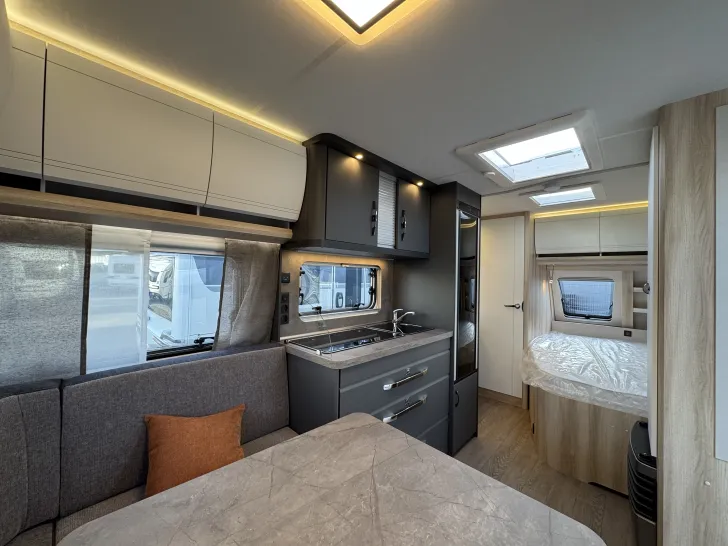 Fahrzeugbild Hobby De Luxe 460 UFe #8