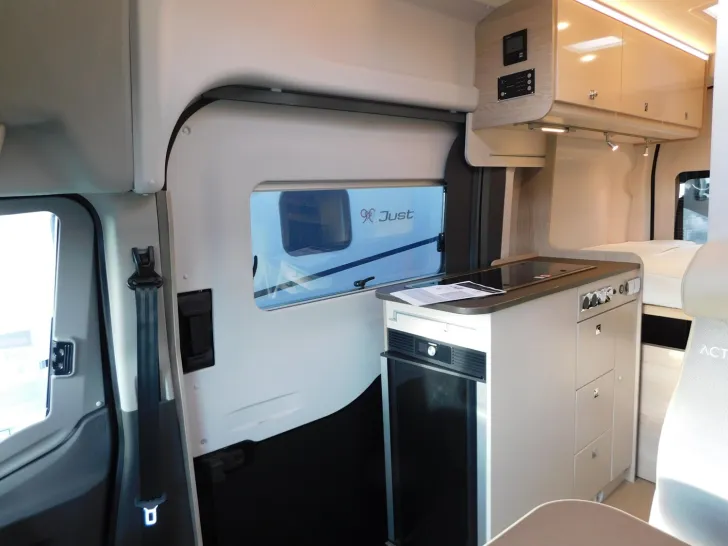 Fahrzeugbild Bürstner Lineo C 550 ab sofort verfügbar #11