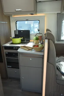 Fahrzeugbild Carado T448 pro+ 180 PS | Automatik | 5. Sitzpl. #13