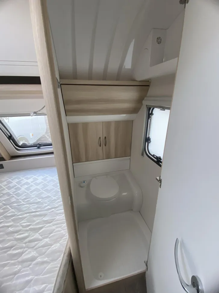 Fahrzeugbild Hobby De Luxe 560 KMFe - sehr gepflegt/ Vorzelt #8