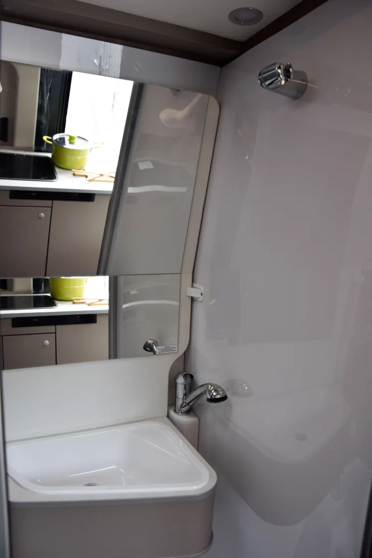 Fahrzeugbild Carado CV600 pro+ *Aufstelldach*Autom.*CombiD*Navi* #25