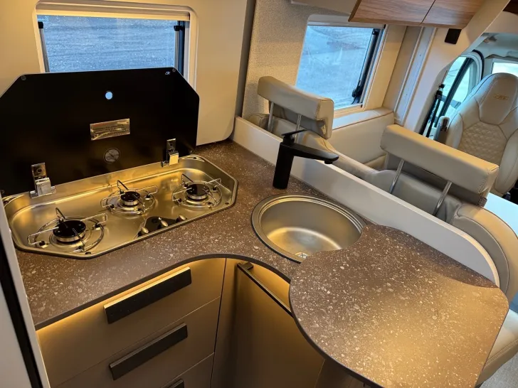 Fahrzeugbild Bürstner B66 TD 690 G Sondermodell *Automatik* #8