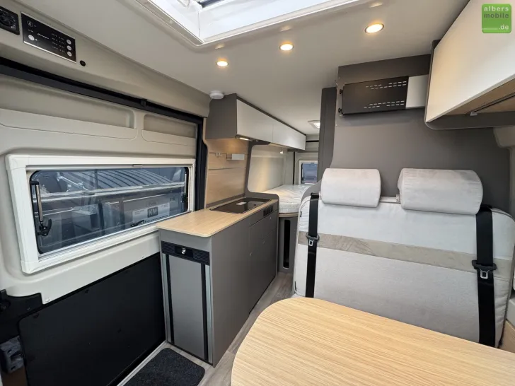 Fahrzeugbild LMC Innovan 640 Einzelbetten Schwarz Markise #12