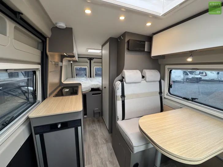 Fahrzeugbild LMC Innovan 640 Einzelbetten Schwarz Markise #13