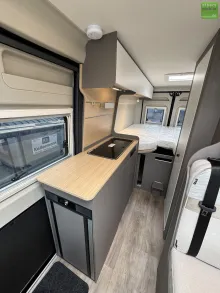 Fahrzeugbild LMC Innovan 640 Einzelbetten Schwarz Markise #13