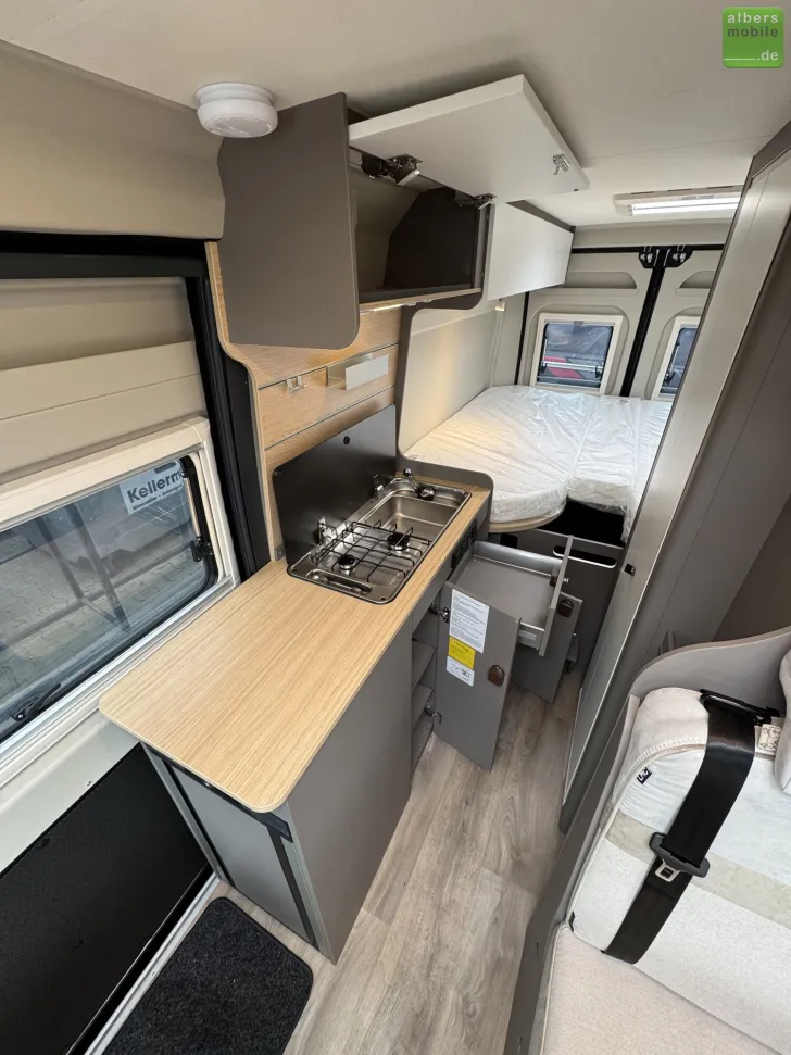 Fahrzeugbild LMC Innovan 640 Einzelbetten Schwarz Markise #15