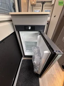 Fahrzeugbild LMC Innovan 640 Einzelbetten Schwarz Markise #16