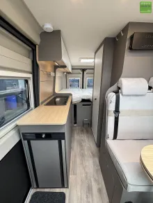 Fahrzeugbild LMC Innovan 640 Einzelbetten Schwarz Markise #17