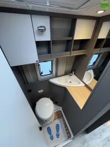 Fahrzeugbild LMC Innovan 640 Einzelbetten Schwarz Markise #19