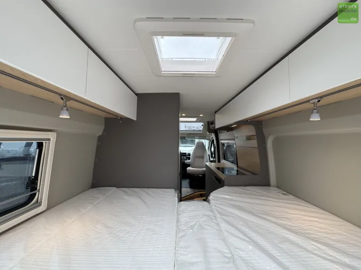 Fahrzeugbild LMC Innovan 640 Einzelbetten Schwarz Markise #23