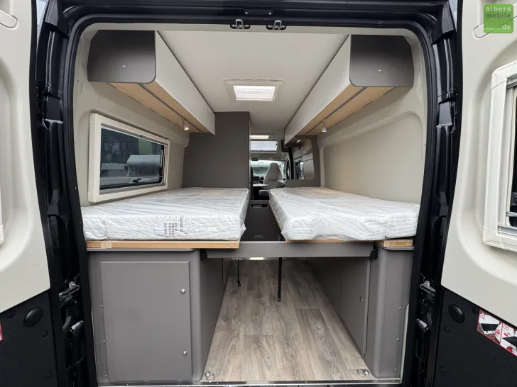 Fahrzeugbild LMC Innovan 640 Einzelbetten Schwarz Markise #24