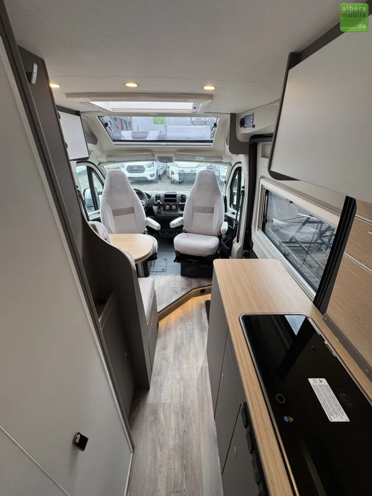 Fahrzeugbild LMC Innovan 640 Einzelbetten Schwarz Markise #26