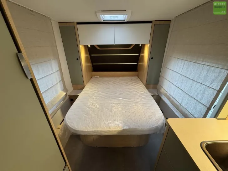 Fahrzeugbild LMC Style 450 D Queensbett Aufstelldach 1800kg #18