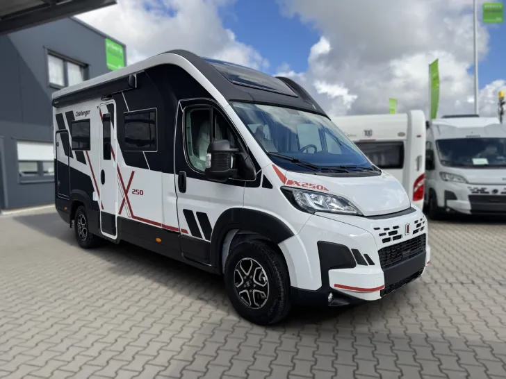 Fahrzeugbild Challenger X Open Edition X250 Automatik Markise Solar #1