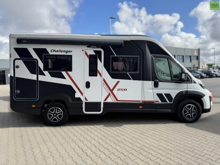 Fahrzeugbild Challenger X Open Edition X250 Automatik Markise Solar #3