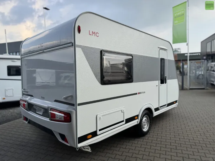 Fahrzeugbild LMC Style 400 F 1500kg Klappbett Bugküche #4