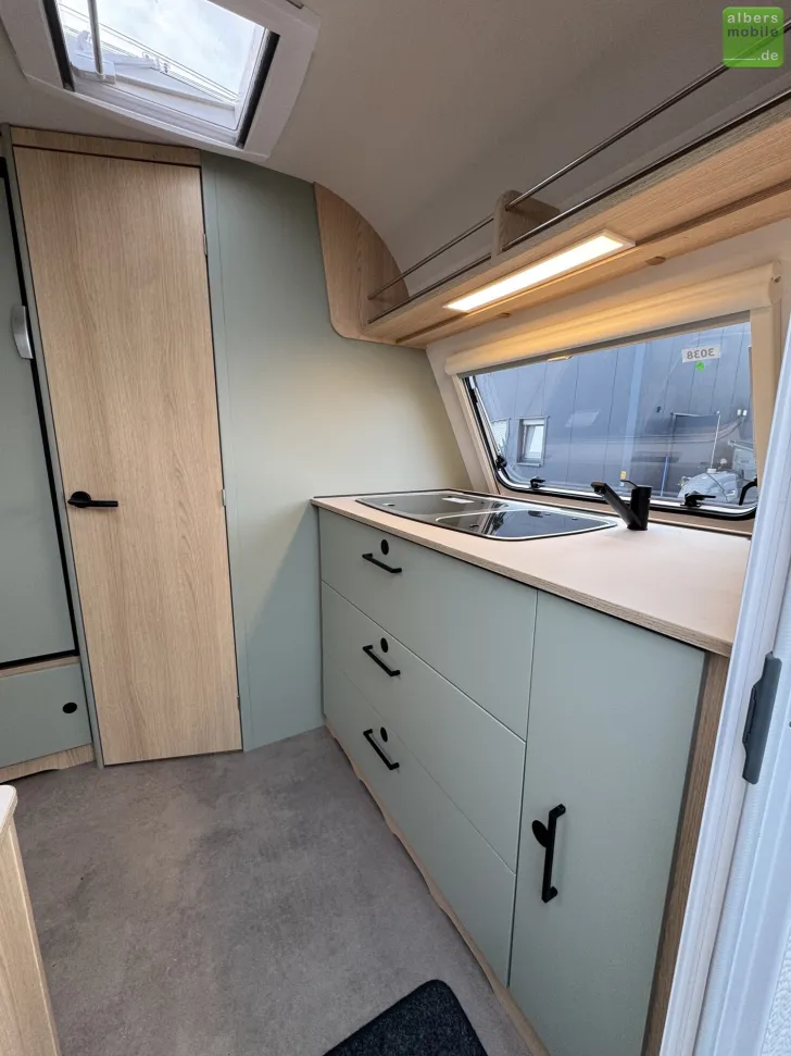 Fahrzeugbild LMC Style 400 F 1500kg Klappbett Bugküche #8