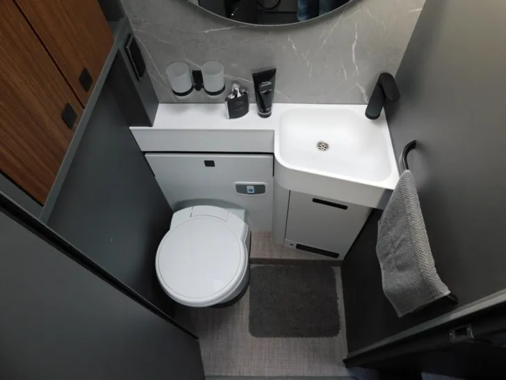 Fahrzeugbild Hymer B-Klasse MC I 680 Arktis+Lithiumpaket, Solar, TV #14