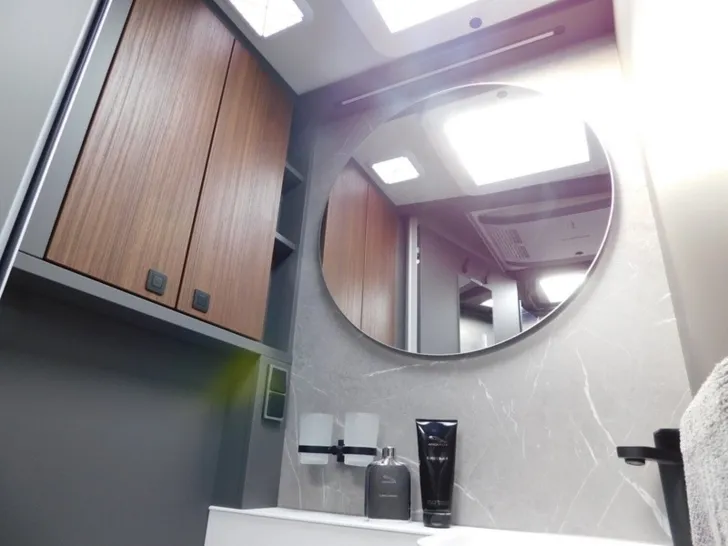 Fahrzeugbild Hymer B-Klasse MC I 680 Arktis+Lithiumpaket, Solar, TV #15