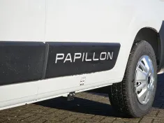 Bild 6 Bürstner Papillon PC 6.0 **auf dem Hof***