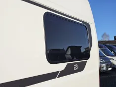 Bild 7 Bürstner Papillon PC 6.0 **auf dem Hof***