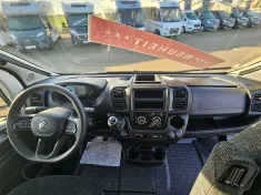 Bild 12 Bürstner Papillon PC 6.0 **auf dem Hof***