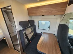 Bild 13 Bürstner Papillon PC 6.0 **auf dem Hof***