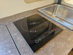 Bild 15 Bürstner Papillon PC 6.0 **auf dem Hof***