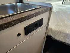 Bild 16 Bürstner Papillon PC 6.0 **auf dem Hof***