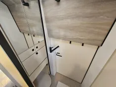 Bild 17 Bürstner Papillon PC 6.0 **auf dem Hof***