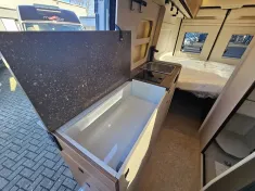 Bild 21 Bürstner Papillon PC 6.0 **auf dem Hof***