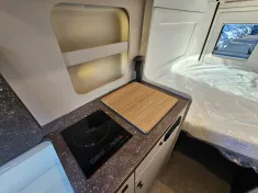 Bild 24 Bürstner Papillon PC 6.0 **auf dem Hof***