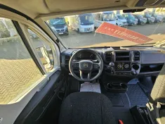 Bild 27 Bürstner Papillon PC 6.0 **auf dem Hof***