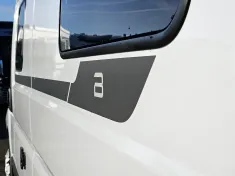 Bild 33 Bürstner Papillon PC 6.0 **auf dem Hof***