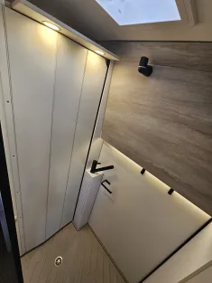 Bild 23 Bürstner Papillon PC 6.0 **auf dem Hof***