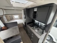 Fahrzeugbild Hobby De Luxe 490 KMF Autark, Garage, 1800 kg #7