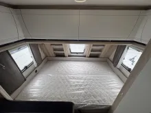 Fahrzeugbild Hobby De Luxe 490 KMF Autark, Garage, 1800 kg #10