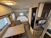 Fahrzeugbild Hobby De Luxe 460 SFf Autark, Teppich, Dusche #10