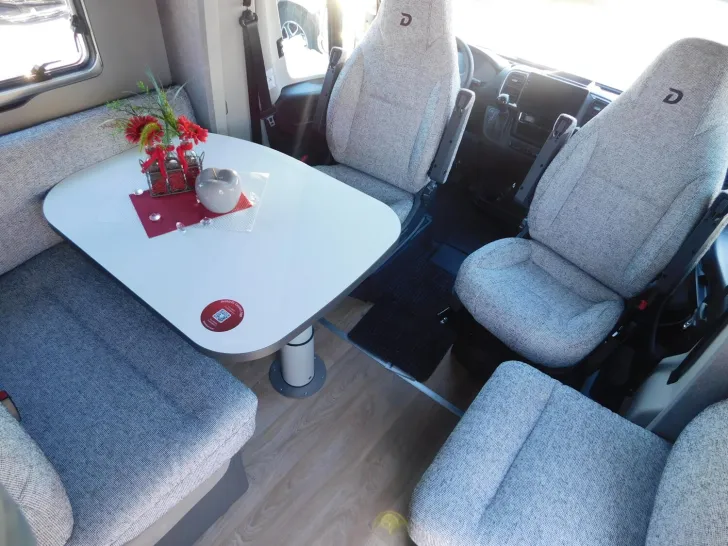 Fahrzeugbild Dethleffs Trend T 7057 EB Hubbett+Winterpaket+180PS/Autom. #7