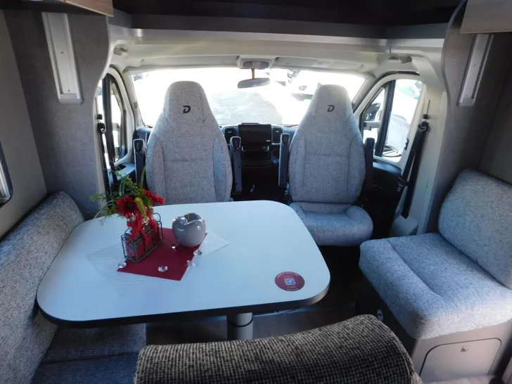 Fahrzeugbild Dethleffs Trend T 7057 EB Hubbett+Winterpaket+180PS/Autom. #9