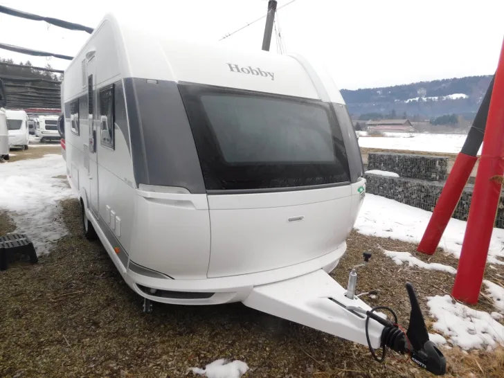 Fahrzeugbild Hobby De Luxe 495 WFB Combi6E, TV-Halter, 1800Kg #1